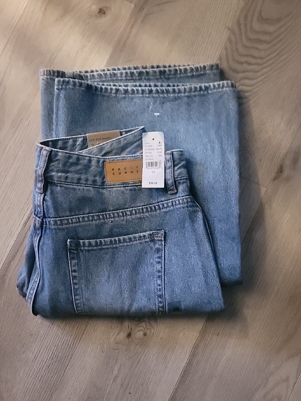 NWT Pacsun Low Rise Baggy Jeans In Astrid Size 28 - Picture 5 of 7